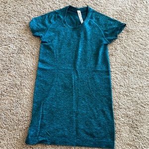 Lululemon short sleeve Swiftly. Size 4